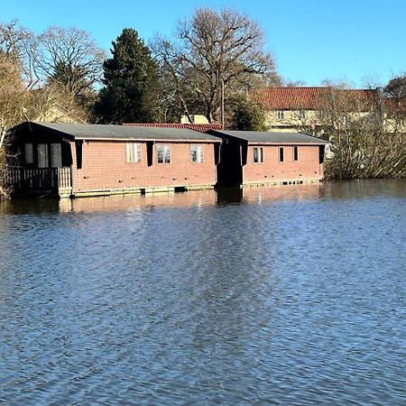 Hickling Broads Lodge Houseboat Stalham Exteriér fotografie