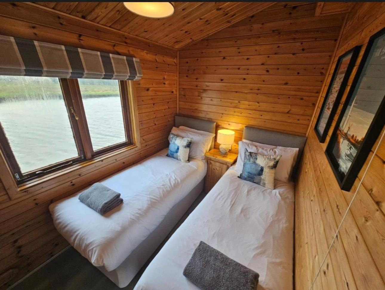 Hickling Broads Lodge Houseboat Stalham Exteriér fotografie